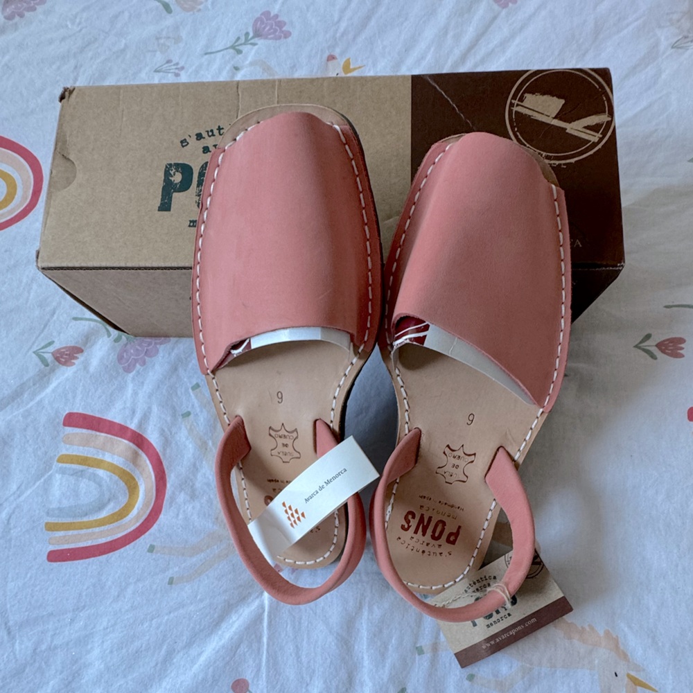 Pons sandals NWT and box size 6 coral